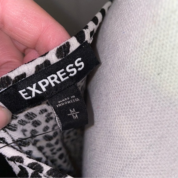 NWT Express Ruffled Bottom Tank - Picture 6 of 7